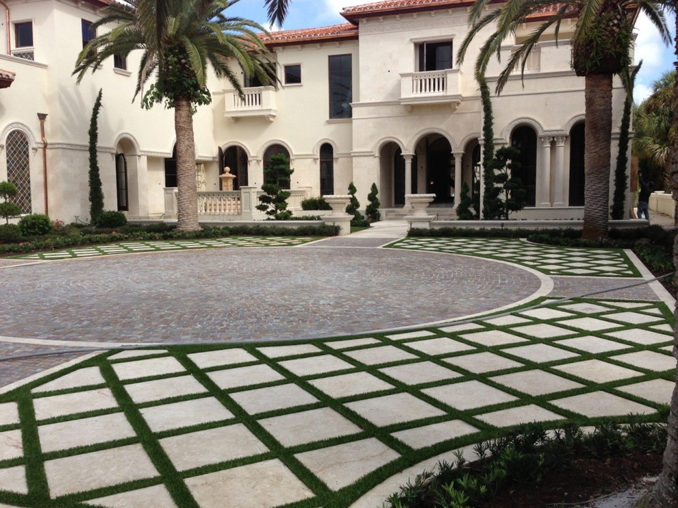 Photo of a modern garden in Miami.
