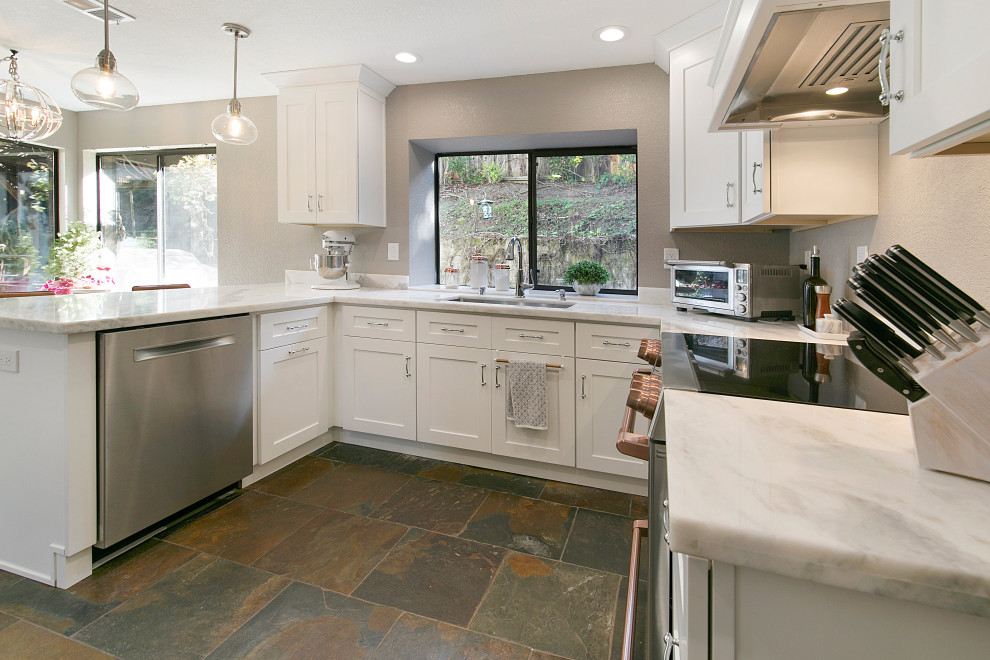 Photo of a modern kitchen in San Francisco.