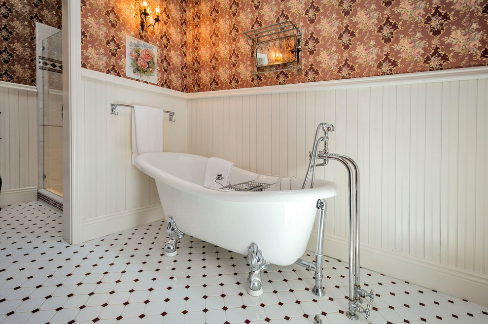 This is an example of a traditional bathroom in San Francisco.