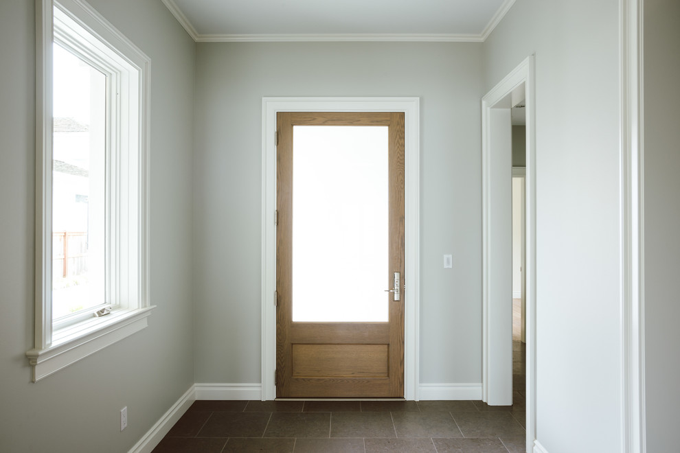 Example of a transitional entryway design in Seattle