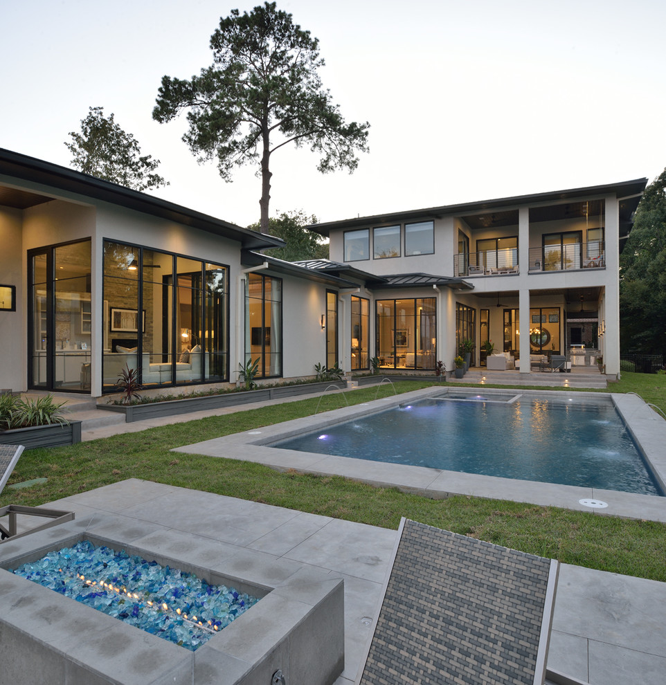 Inspiration for a modern pool in Houston.