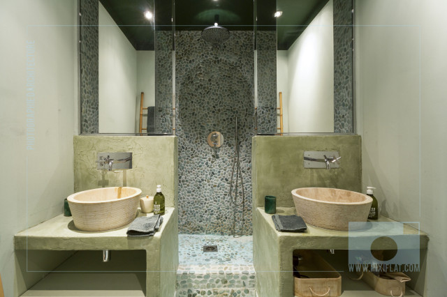 Salle d'eau brut et chic asiatisch-badezimmer
