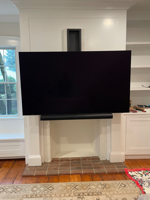 Motorized TV Mount modern-wohnzimmer