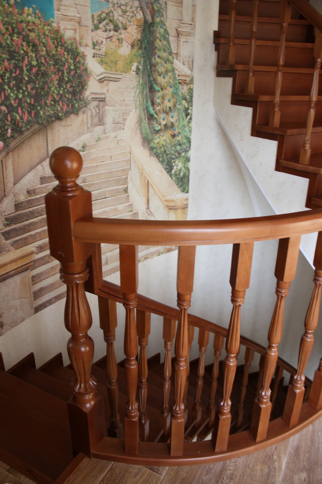 Винтовая лестница из бука