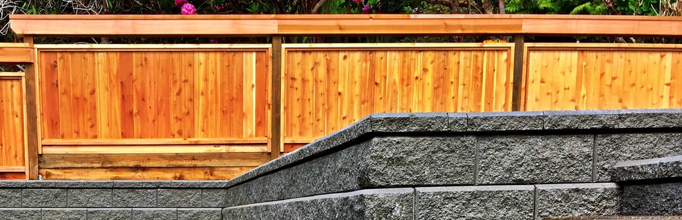 Design ideas for a modern side yard garden in Vancouver with a retaining wall.