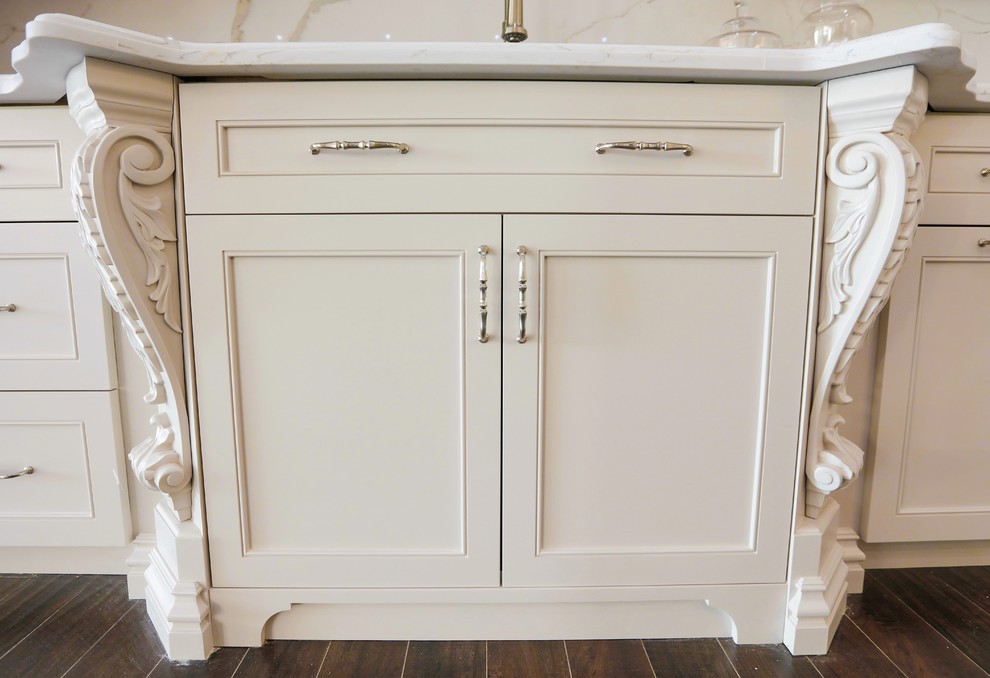Inspiration for a transitional kitchen remodel in Toronto