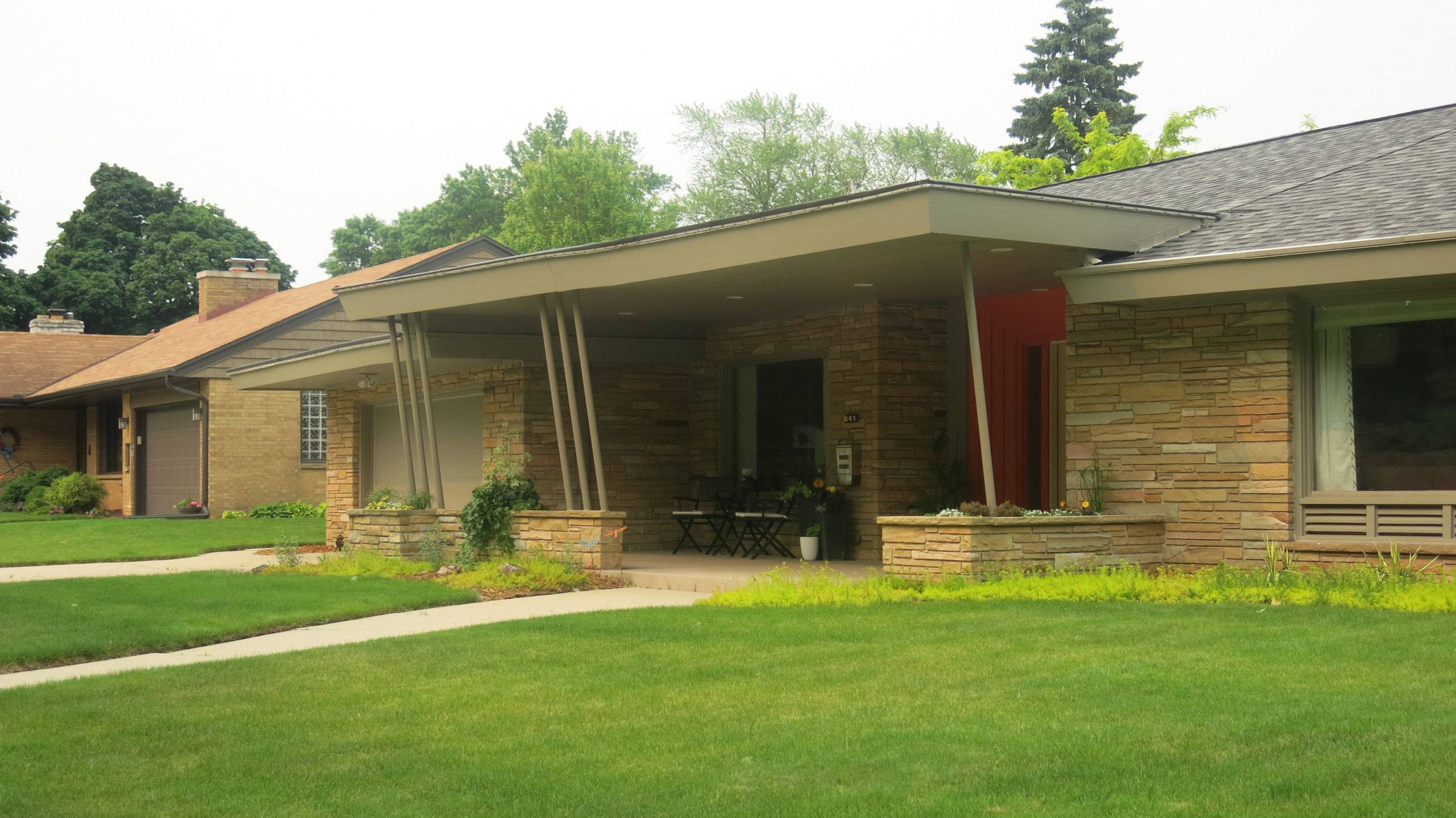 Mid-Century Mollica Front Landscape - Wauwatosa