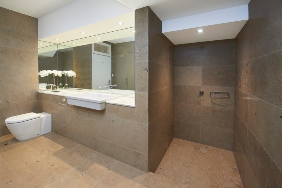 Photo of a modern bathroom in Sydney.