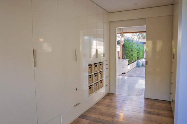 Contemporary Beach House contemporary-bedroom