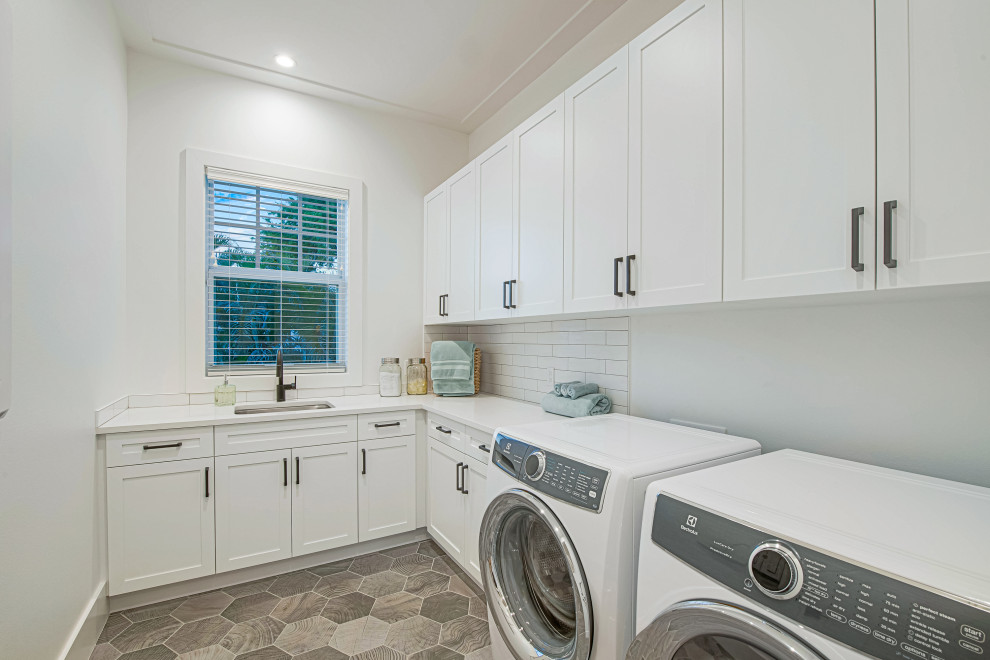 Classic utility room in Tampa.