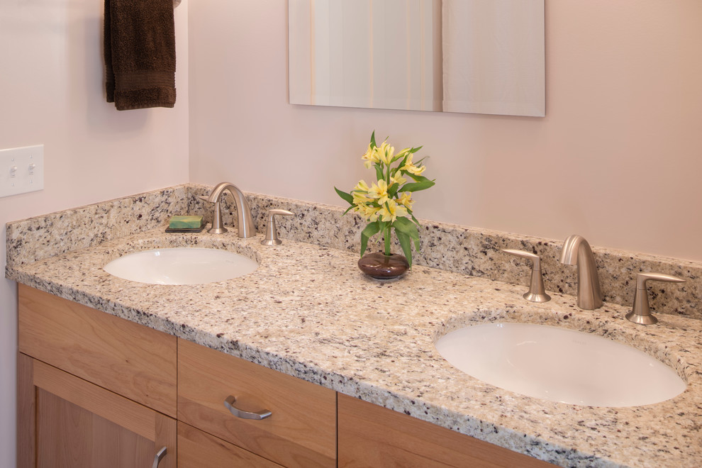 Design ideas for a mid-sized traditional master bathroom in Portland Maine with granite benchtops.