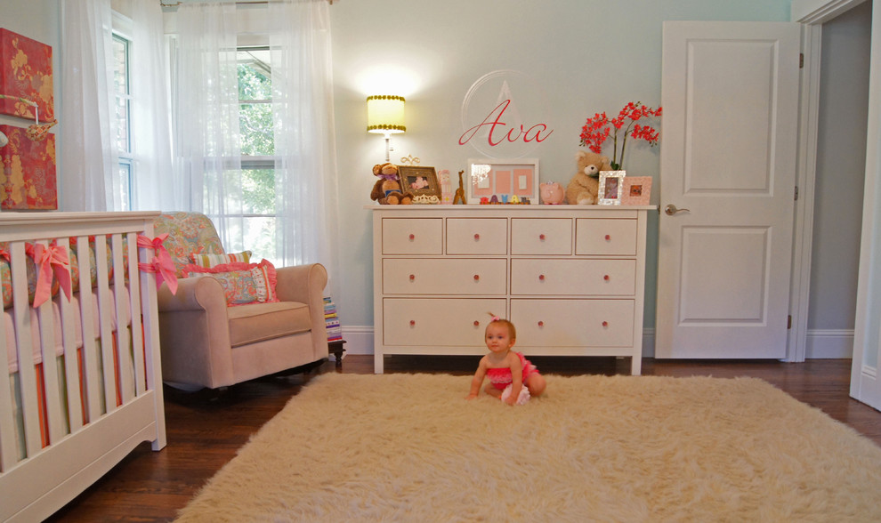 Photo of a transitional kids' room in Dallas.