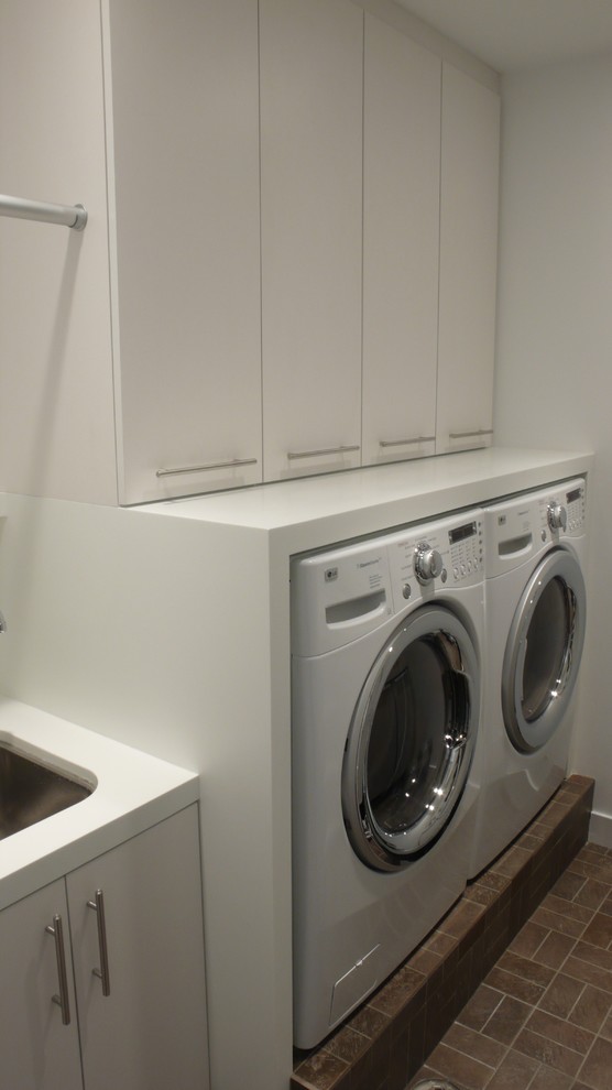 Inspiration for a modern laundry room in Minneapolis.