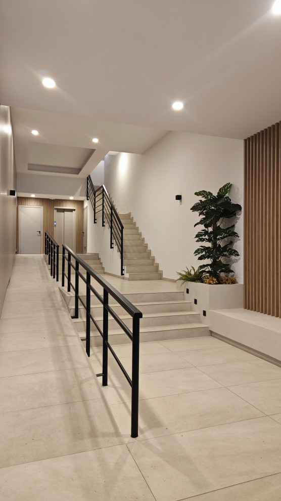 Hallway - contemporary hallway idea in Barcelona