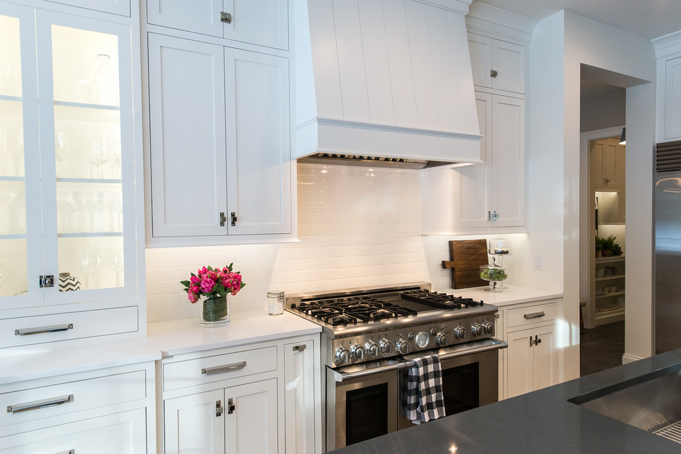 Transitional kitchen photo in Chicago