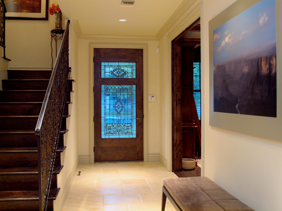 Photo of a traditional entryway in Austin.