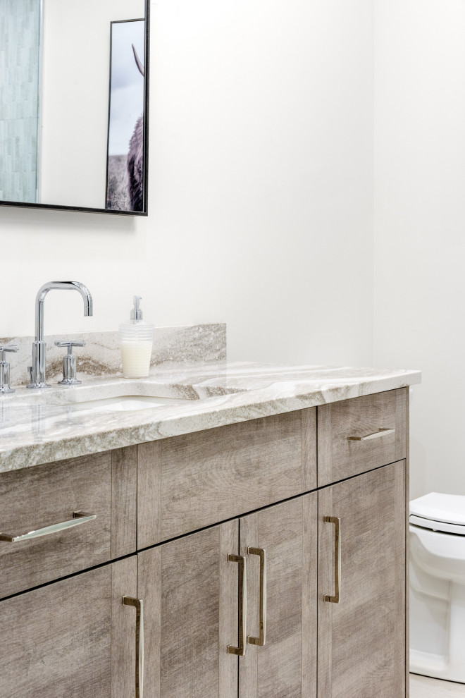 Example of a transitional home design design in Toronto