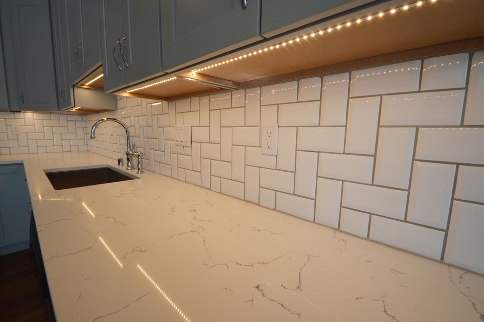Kitchen - transitional kitchen idea