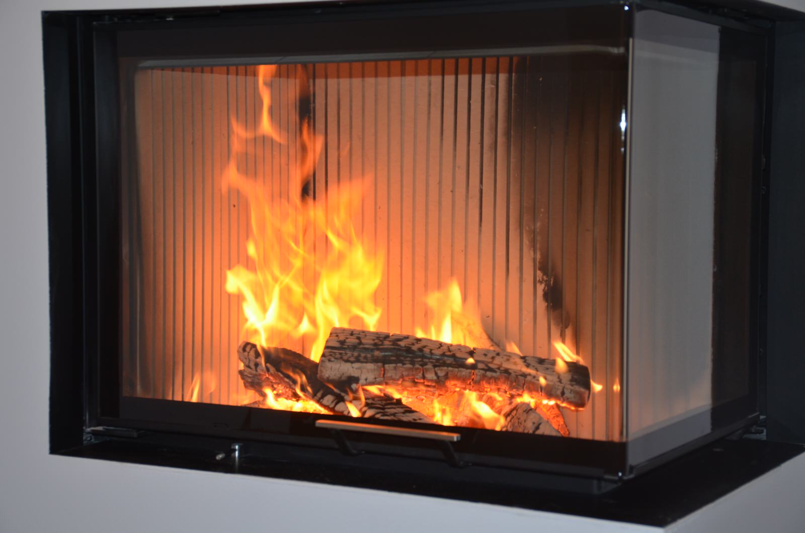 Минималистичный камин.