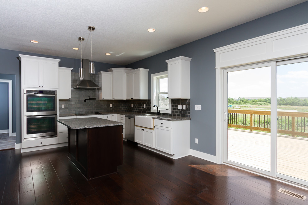 Kitchen - transitional kitchen idea
