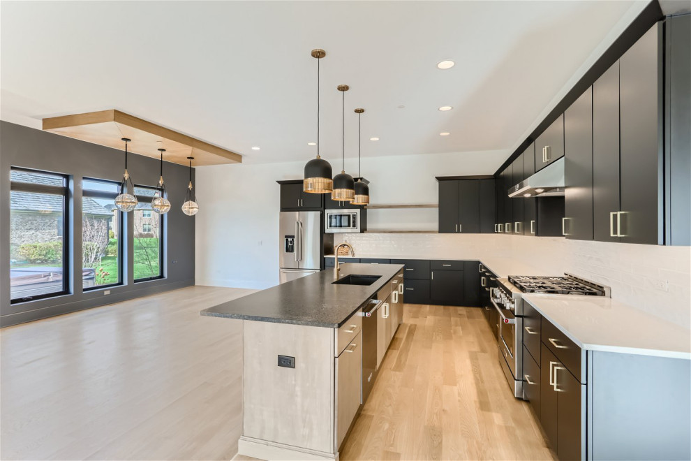 Inspiration for a transitional kitchen remodel in Chicago