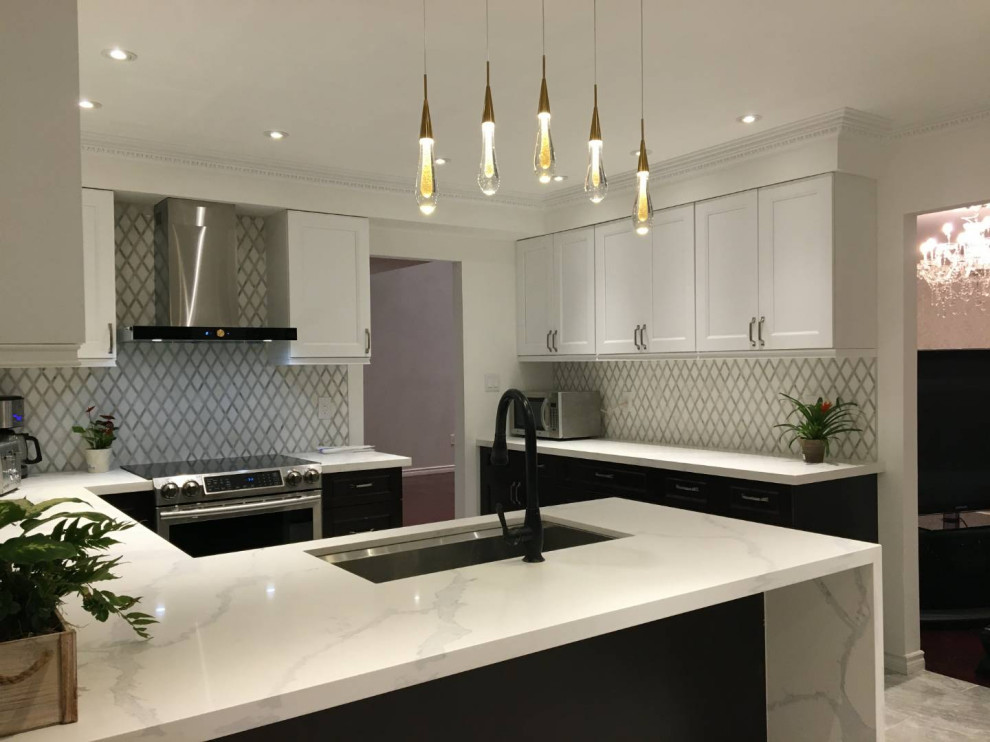 Kitchen - transitional kitchen idea in Toronto