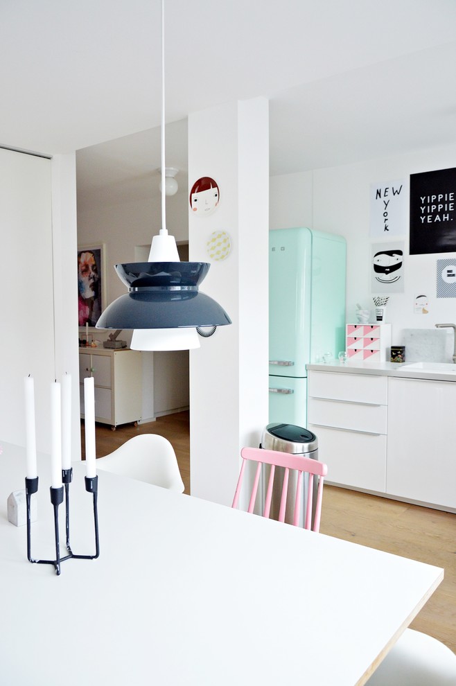 Inspiration for a scandinavian kitchen remodel in Dusseldorf