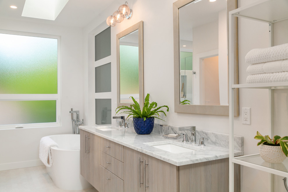 WedgewoodCustom Residence and ADU Modern Bathroom Seattle by