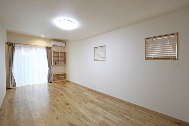 断熱リフォーム moderno-dormitorio