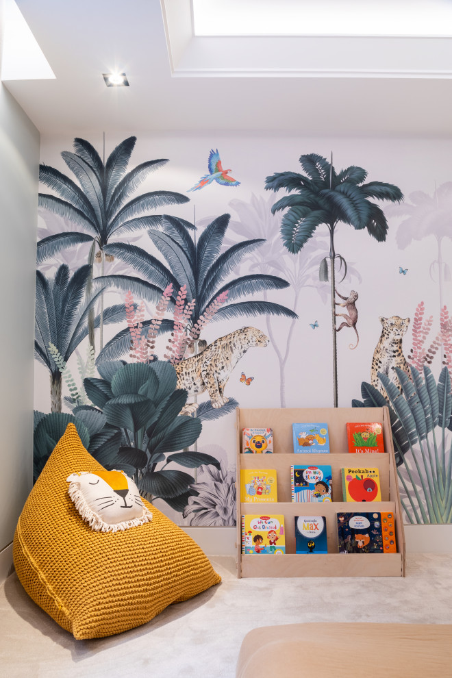 ロンドンにあるコンテンポラリースタイルのおしゃれな赤ちゃん部屋の写真