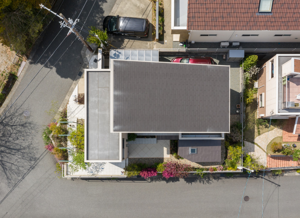 This is an example of a modern house exterior in Kobe.