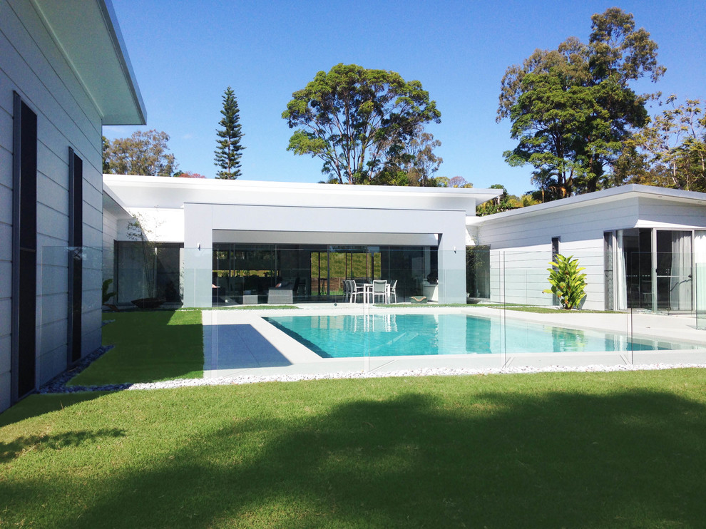 Photo of a contemporary pool in Sunshine Coast.