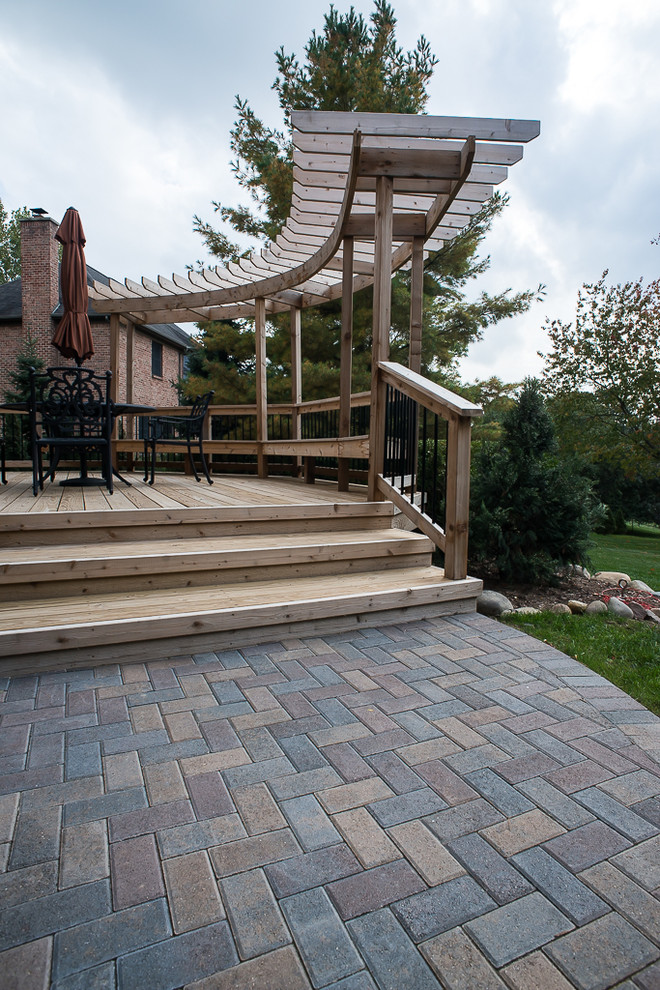 Inspiration for a timeless deck remodel in Detroit