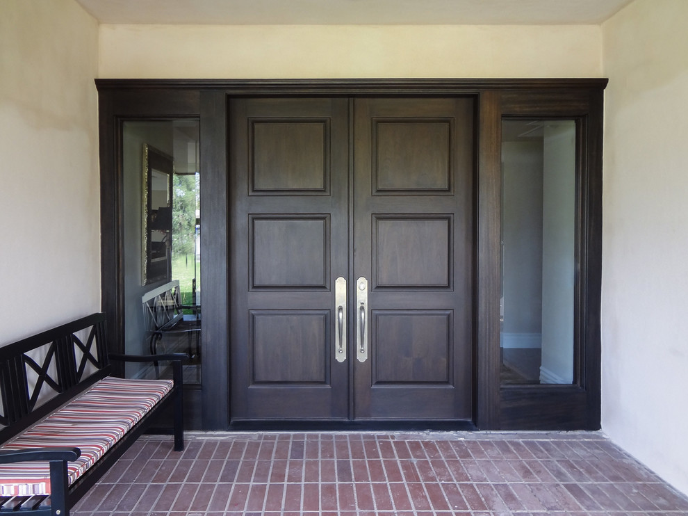 Transitional entryway photo in Cleveland