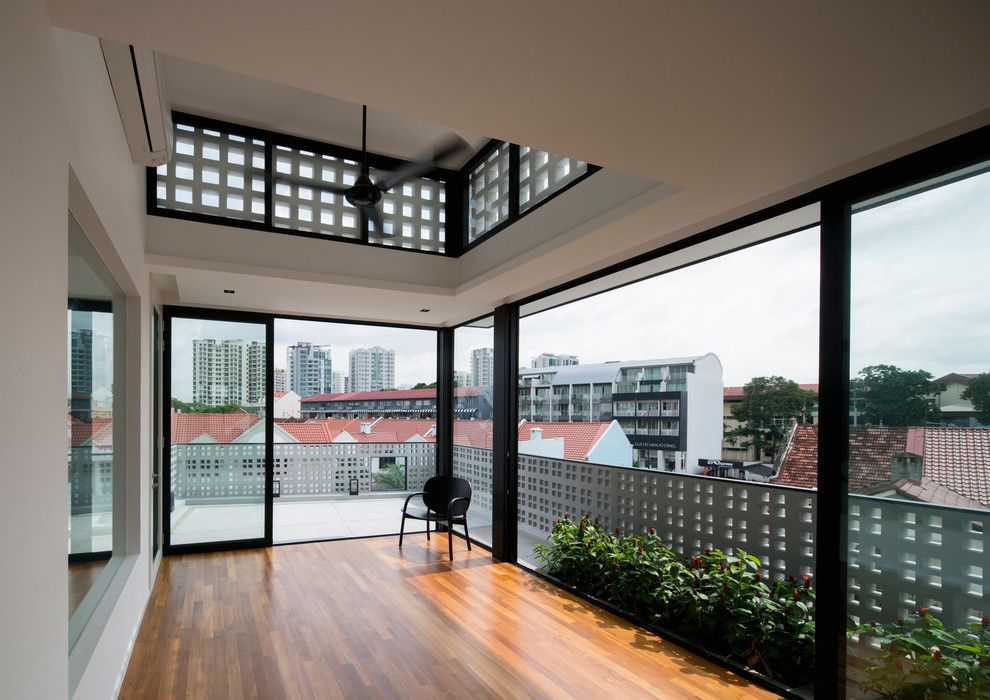 This is an example of a contemporary living room in Singapore.
