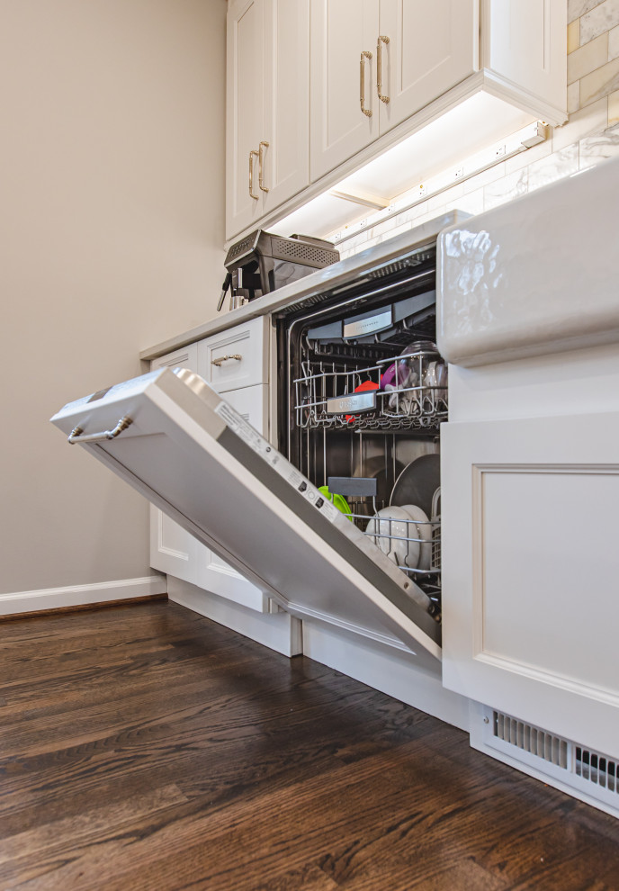 Example of a transitional home design design in DC Metro