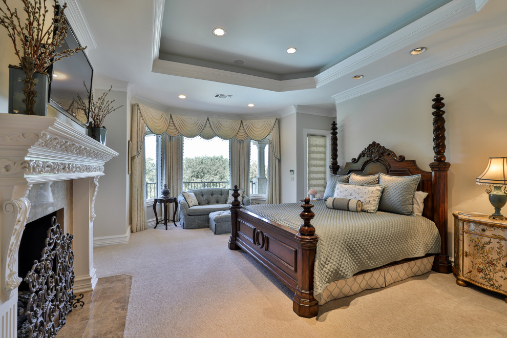 Bedroom - transitional bedroom idea in Dallas