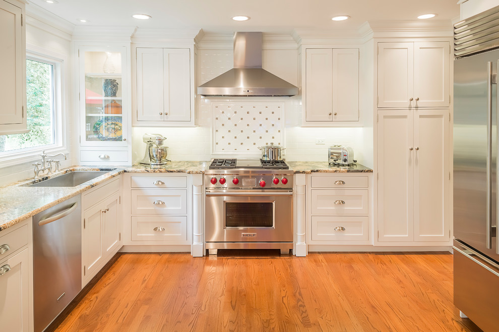 Example of a transitional kitchen design in Chicago