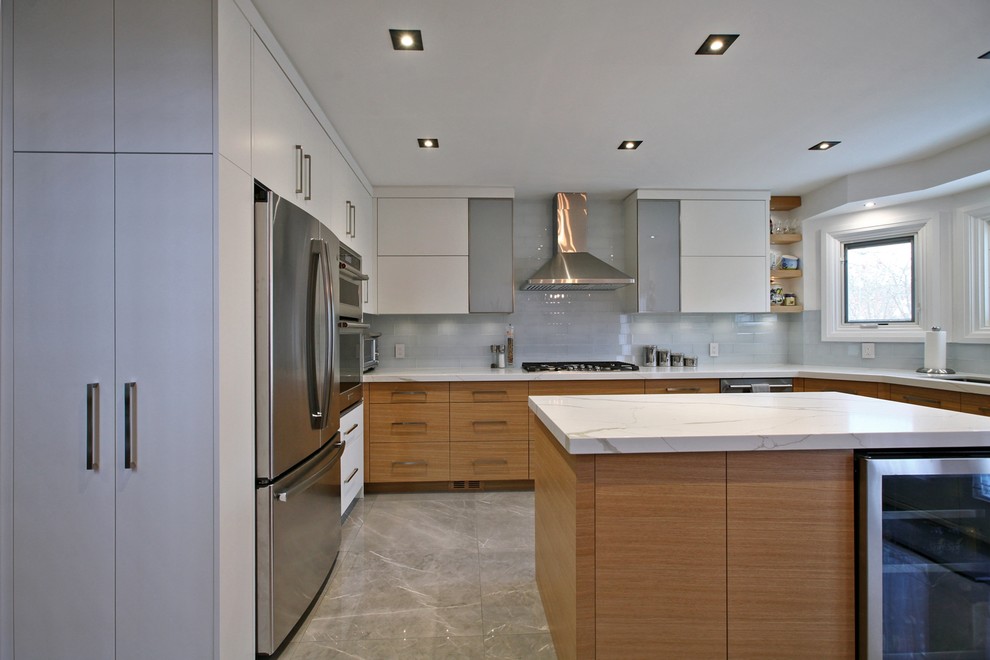 Minimalist kitchen photo in Toronto
