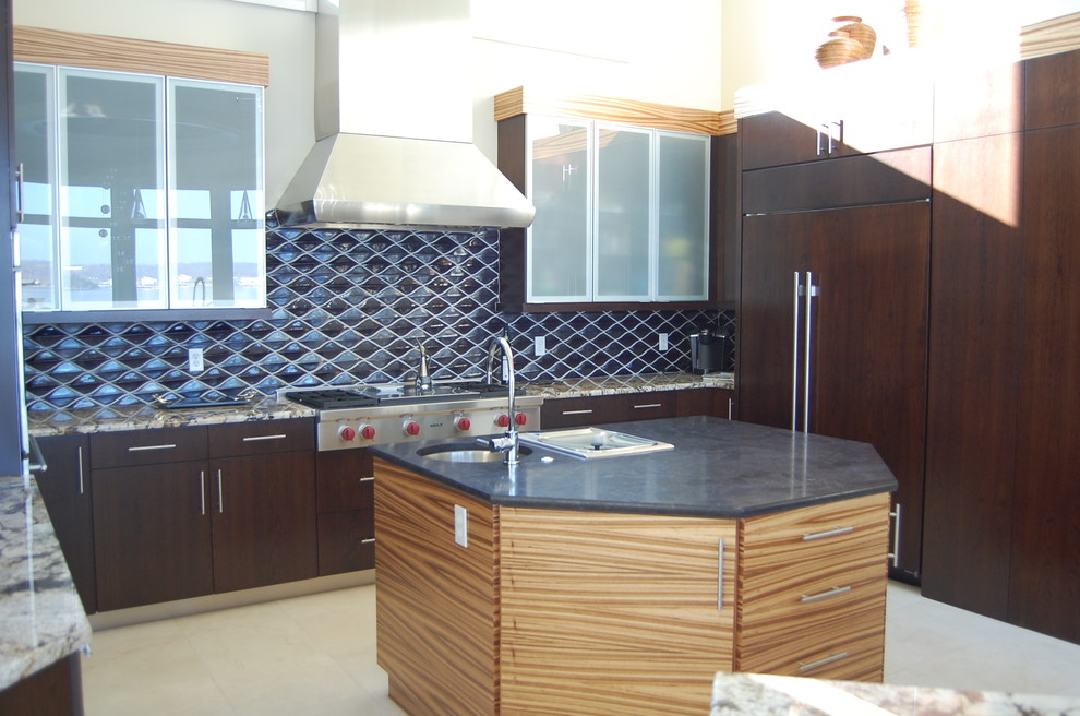 Kitchen - modern kitchen idea in St Louis