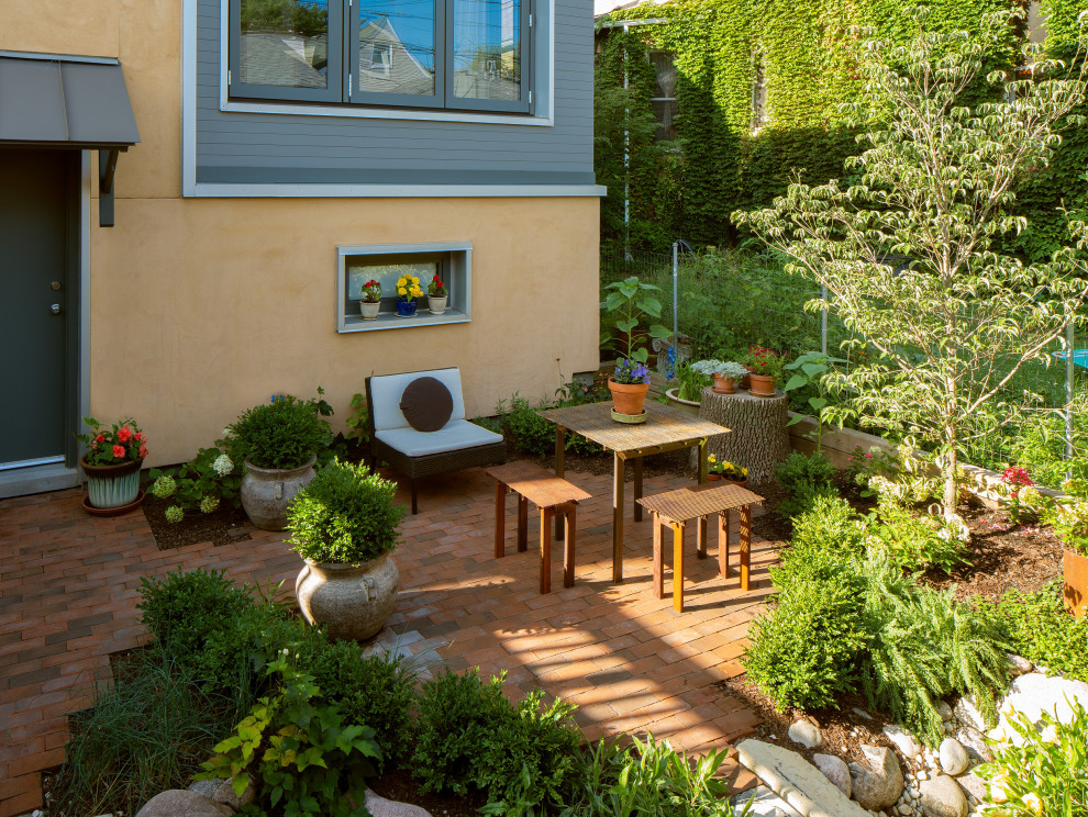 Photo of a rustic landscaping in Chicago.