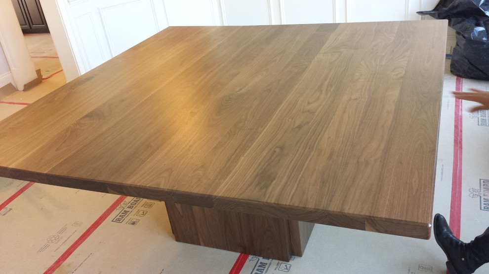 Example of a minimalist dining room design in DC Metro