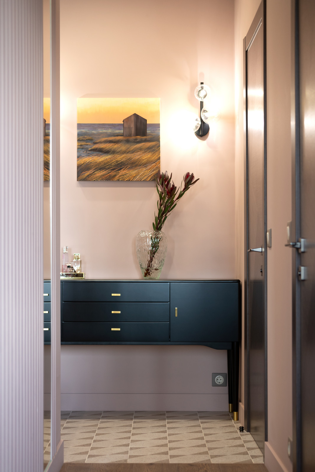 Фотография прихожей и коридора