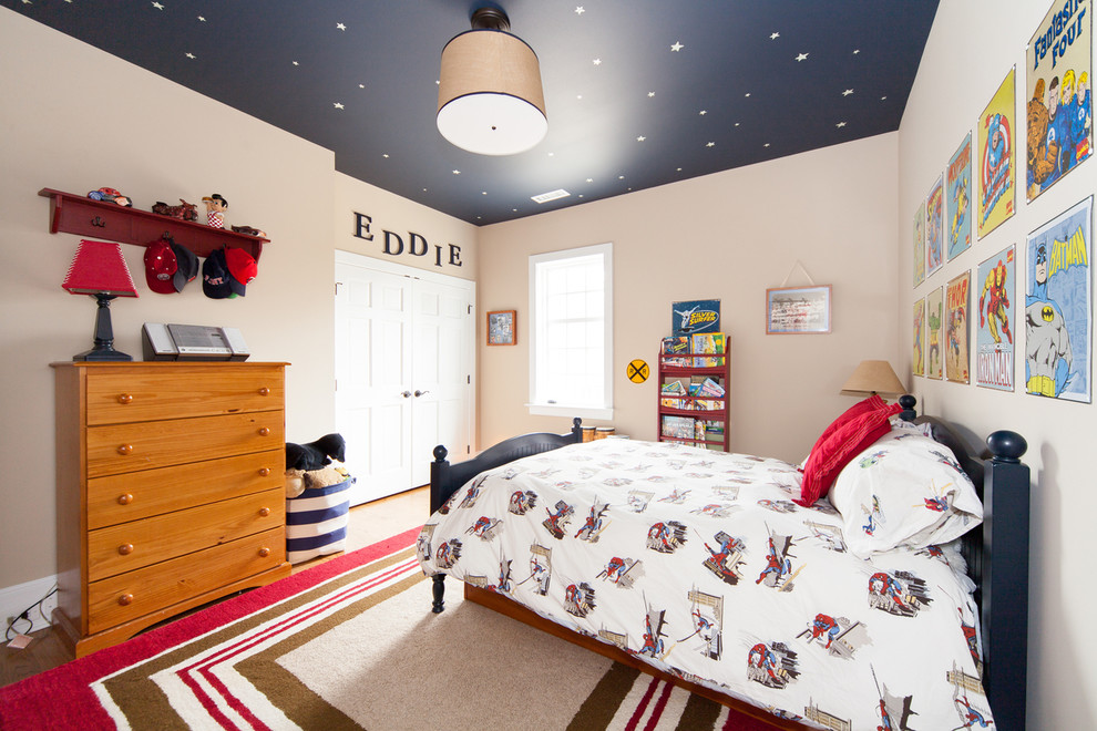 Photo of a mid-sized traditional kids' bedroom for boys and kids 4-10 years old in Philadelphia with beige walls and light hardwood floors.