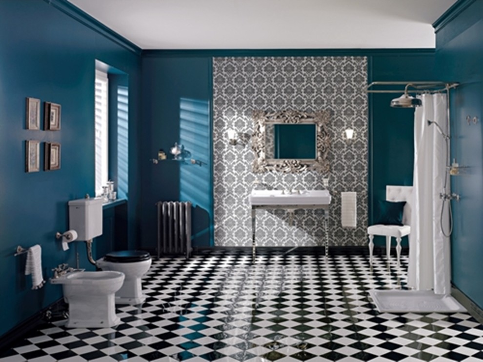 Inspiration for a traditional bathroom in London.