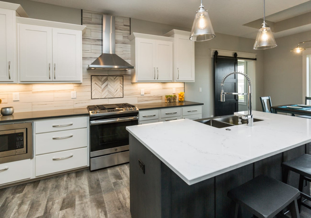 Kitchen - kitchen idea in Chicago