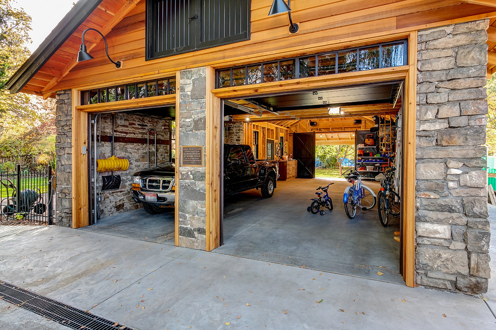 Inspiration for an arts and crafts garage in Boise.