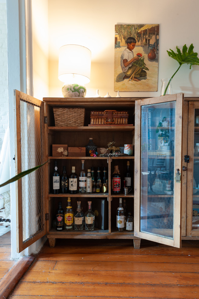 Example of an eclectic home design design in New Orleans