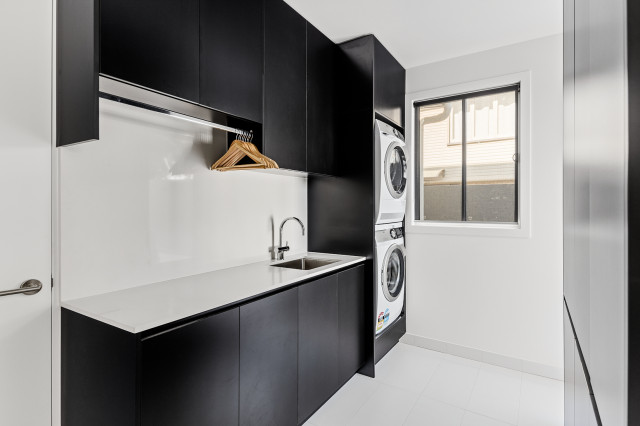 Sunnybank contemporary-service-yard