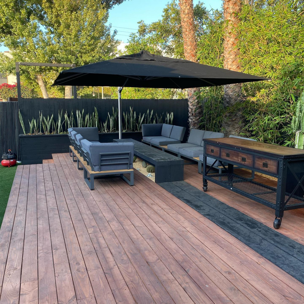 Headquarters and relaxing deck area. Deck Santa Barbara by Muir